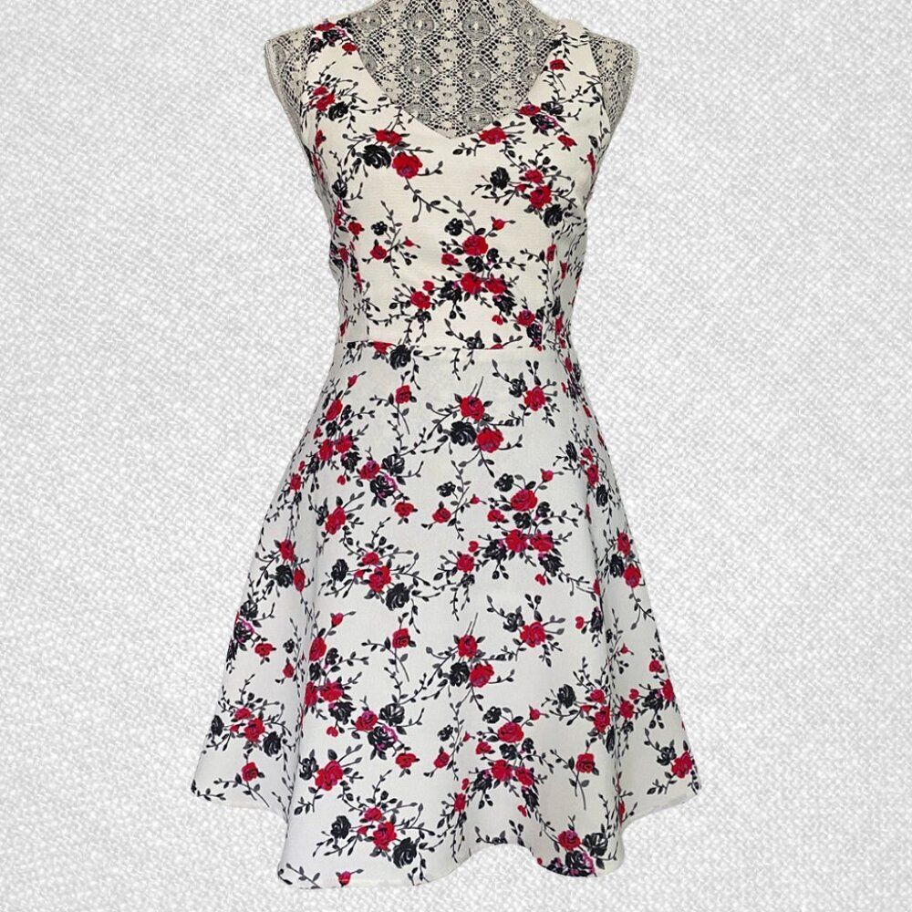 Forever 21 White Sleeveless Flowy Floral Print Dress Size S